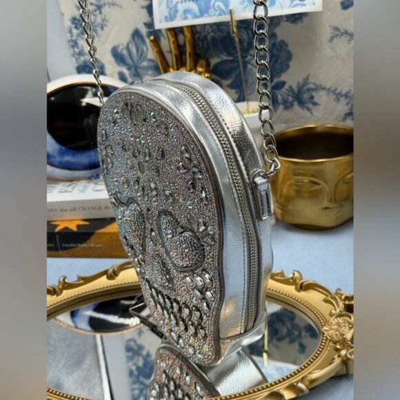 🆕 BETSEY JOHNSON 🧿 NWOT Bone-Jour Sugar Skull Crossbody Bag Silver Irridescent - Picture 6 of 16